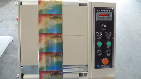 Macchina per l'ispezione del materiale stampato con etichetta piccola per il controllo della qualità